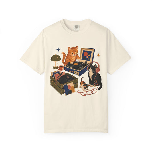 Vintage Cats Listening to Vinyl T‑Shirt — Retro Record Player Cat Graphic Tee