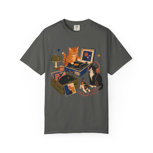 Vintage Cats Listening to Vinyl T‑Shirt — Retro Record Player Cat Graphic Tee