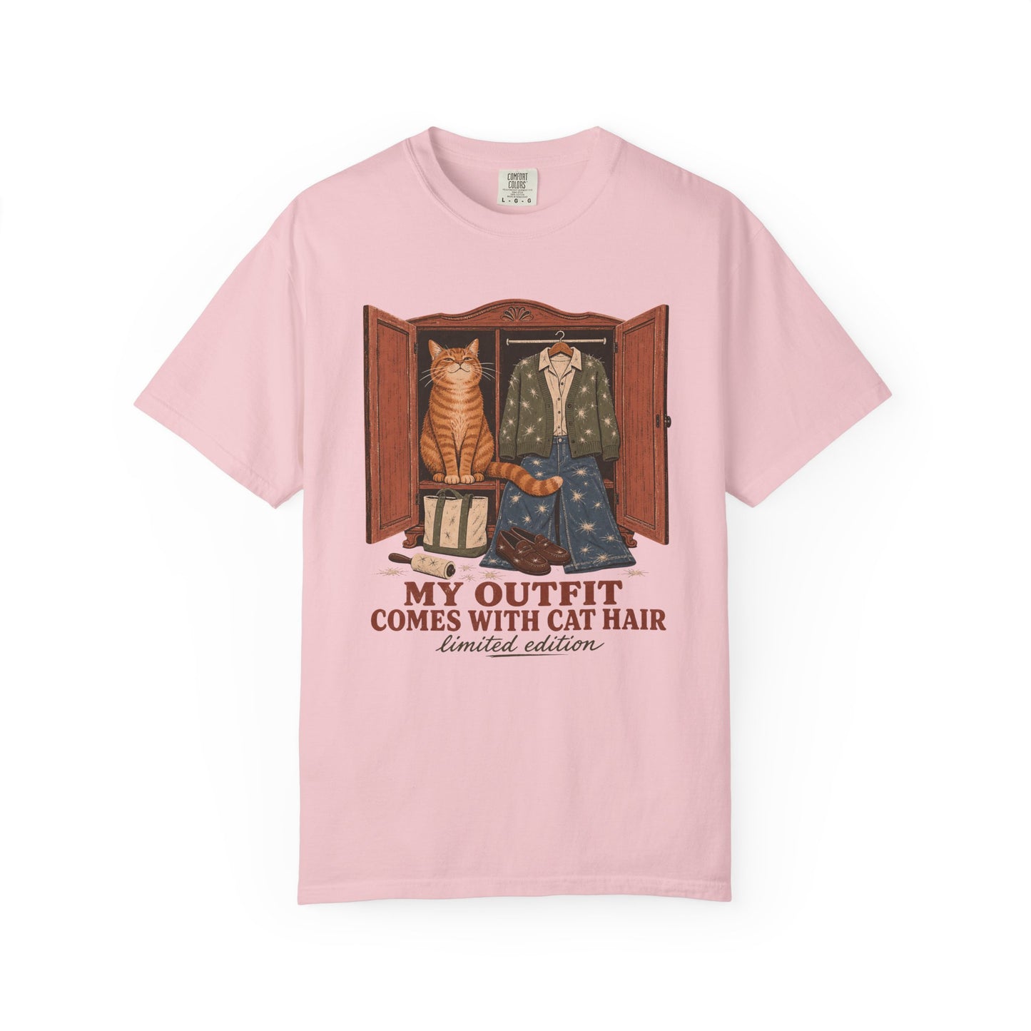 My Outfit Comes With Cat Hair T‑Shirt — Vintage Cat Lover Graphic Tee